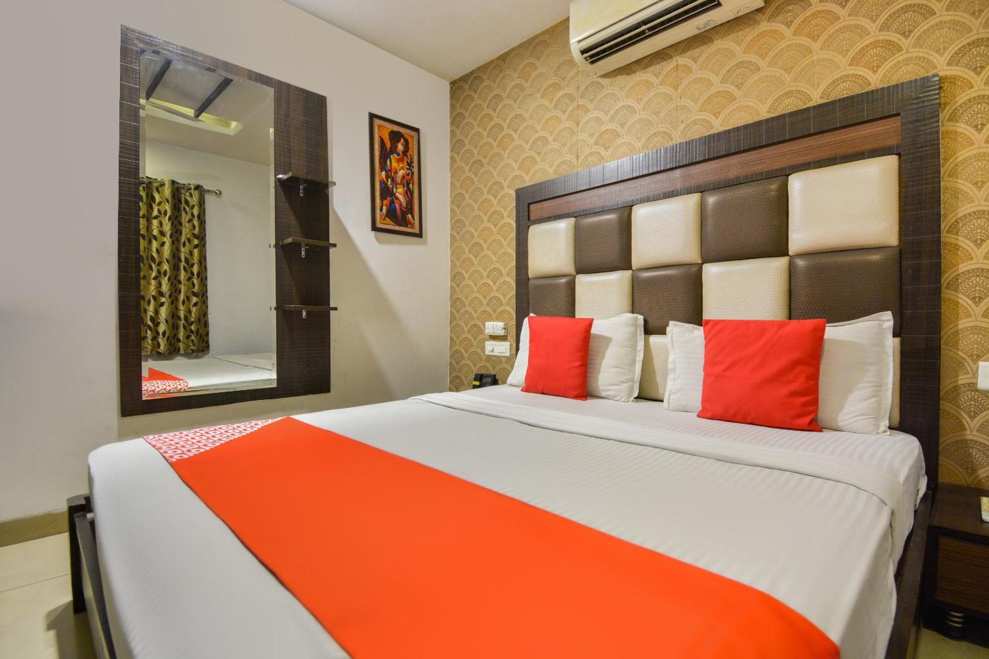OYO 19392 Hotel Lexis Ludhiana Buitenkant foto