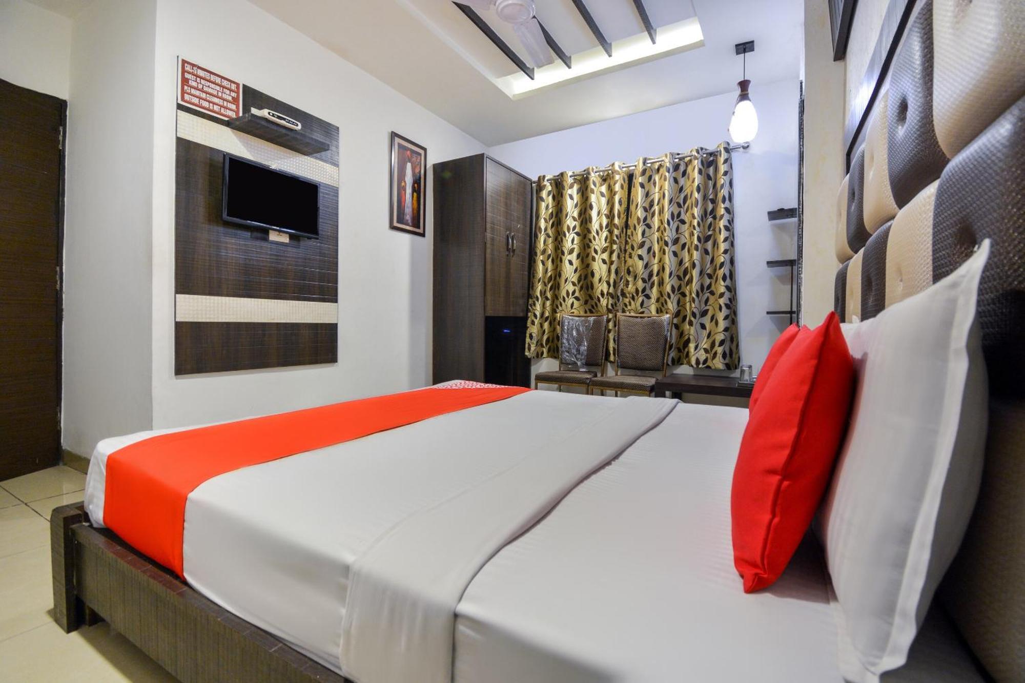 OYO 19392 Hotel Lexis Ludhiana Buitenkant foto
