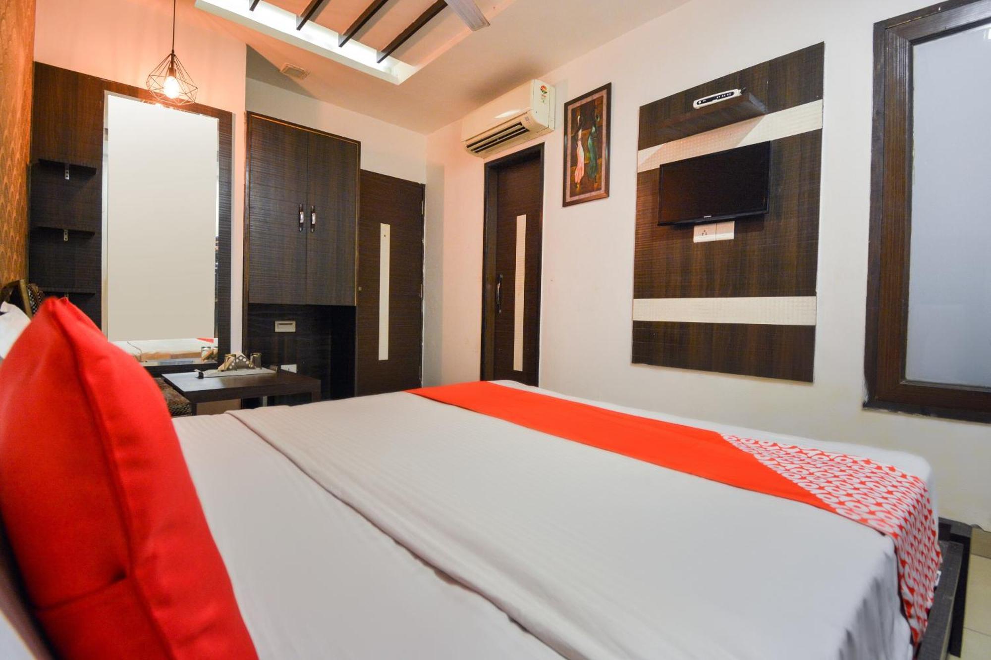OYO 19392 Hotel Lexis Ludhiana Buitenkant foto