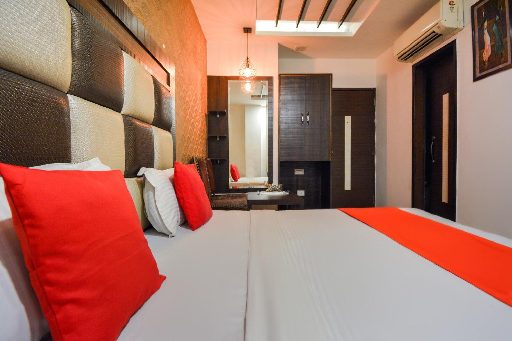 OYO 19392 Hotel Lexis Ludhiana Buitenkant foto