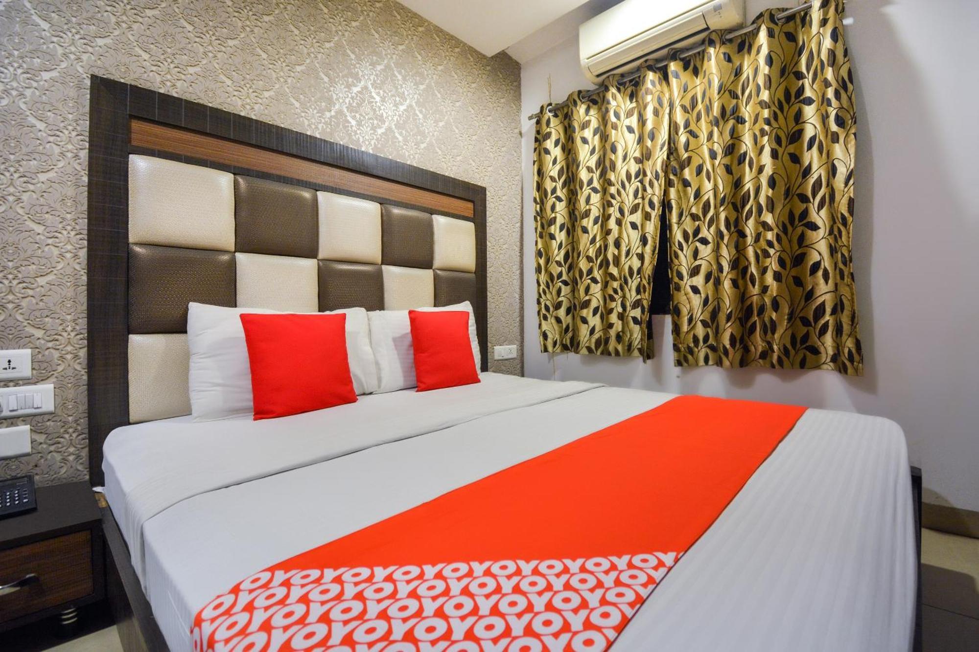 OYO 19392 Hotel Lexis Ludhiana Buitenkant foto