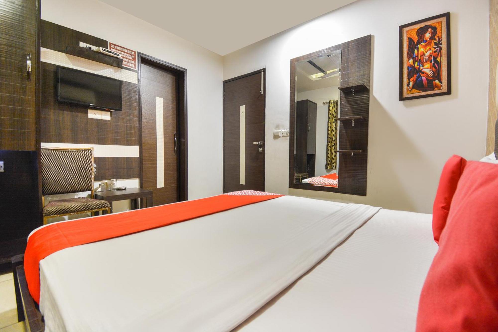 OYO 19392 Hotel Lexis Ludhiana Buitenkant foto
