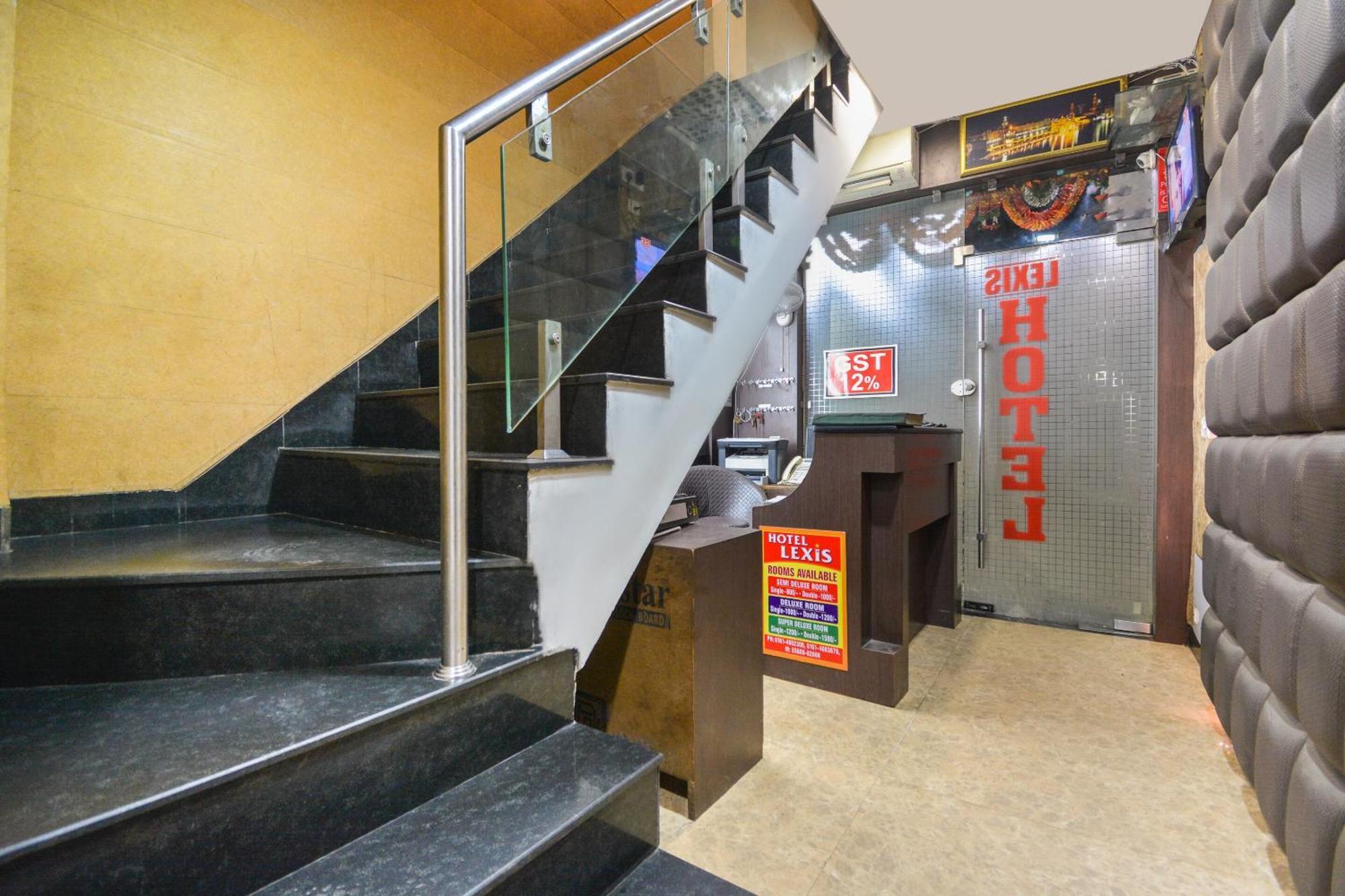 OYO 19392 Hotel Lexis Ludhiana Buitenkant foto