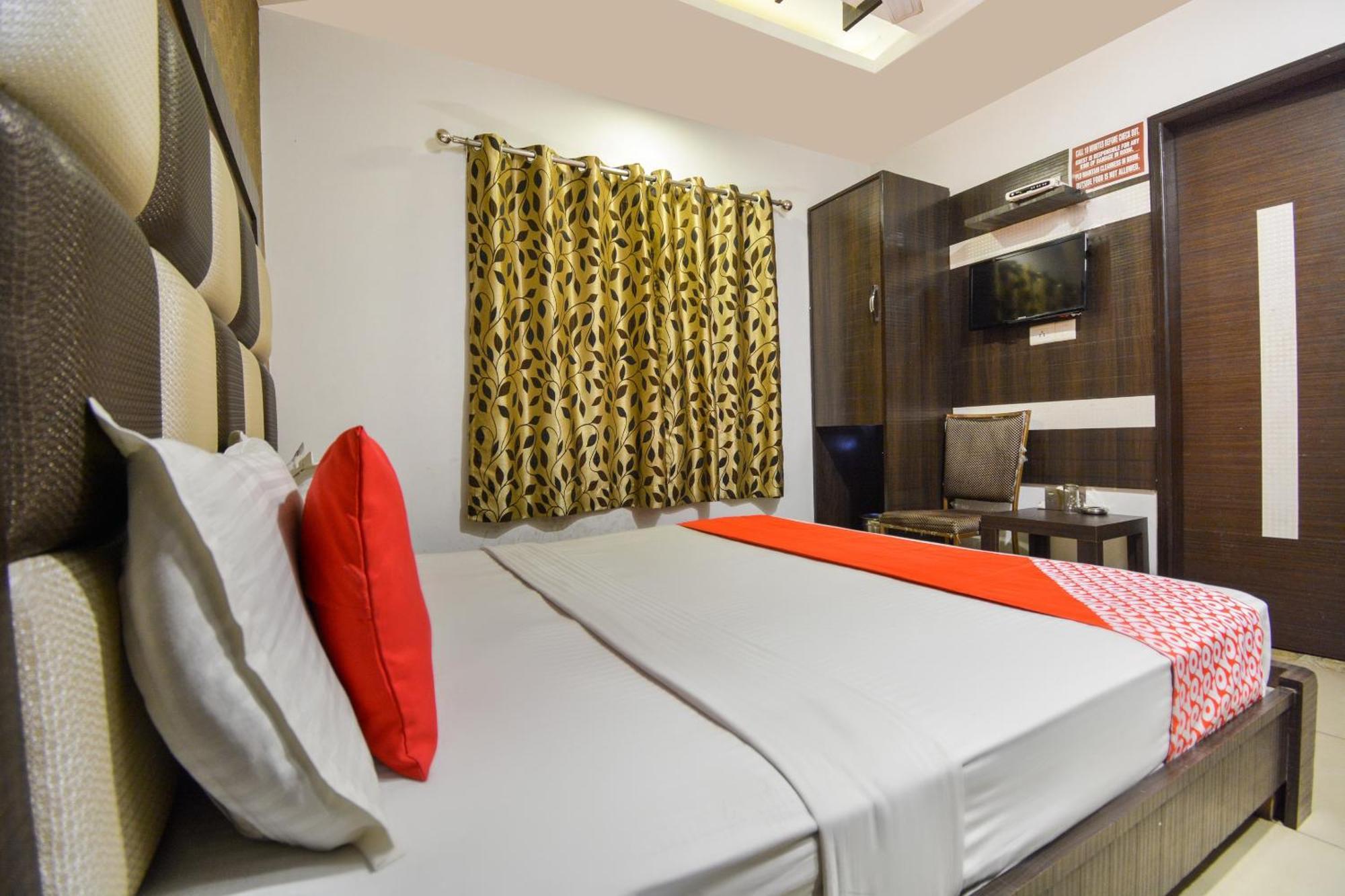 OYO 19392 Hotel Lexis Ludhiana Buitenkant foto