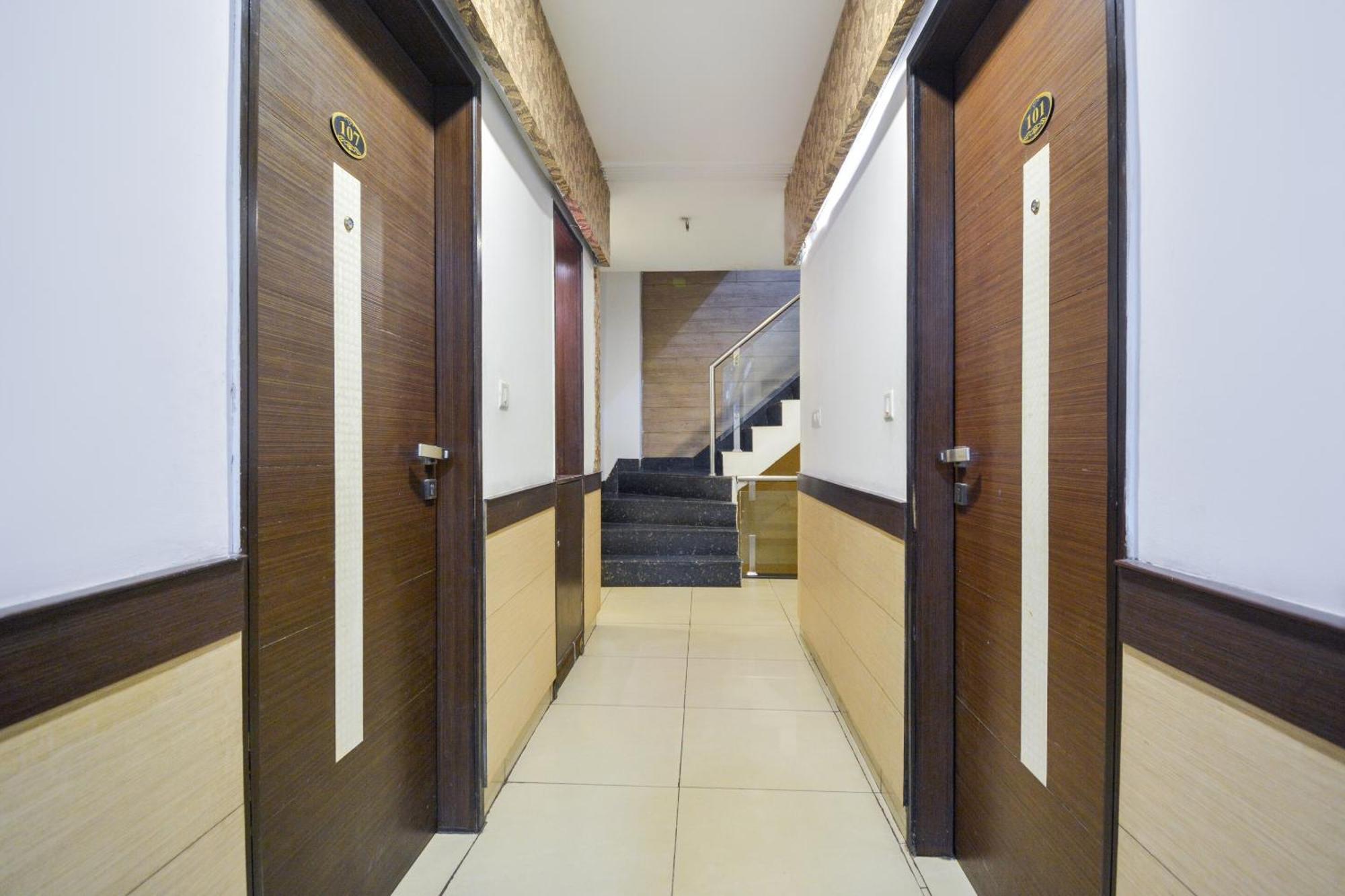 OYO 19392 Hotel Lexis Ludhiana Buitenkant foto