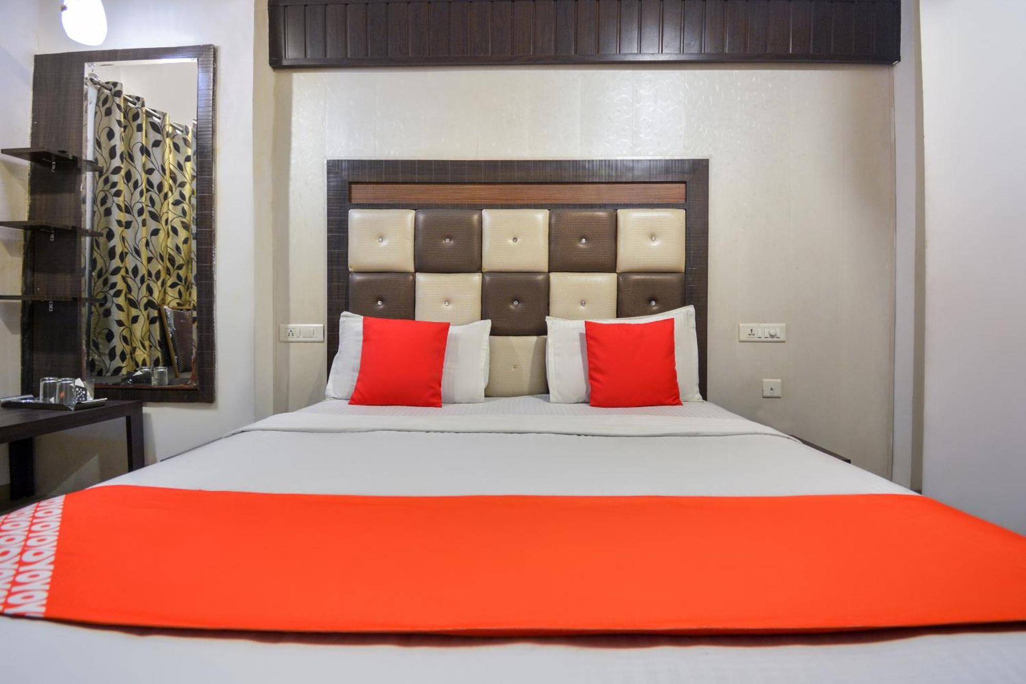 OYO 19392 Hotel Lexis Ludhiana Buitenkant foto