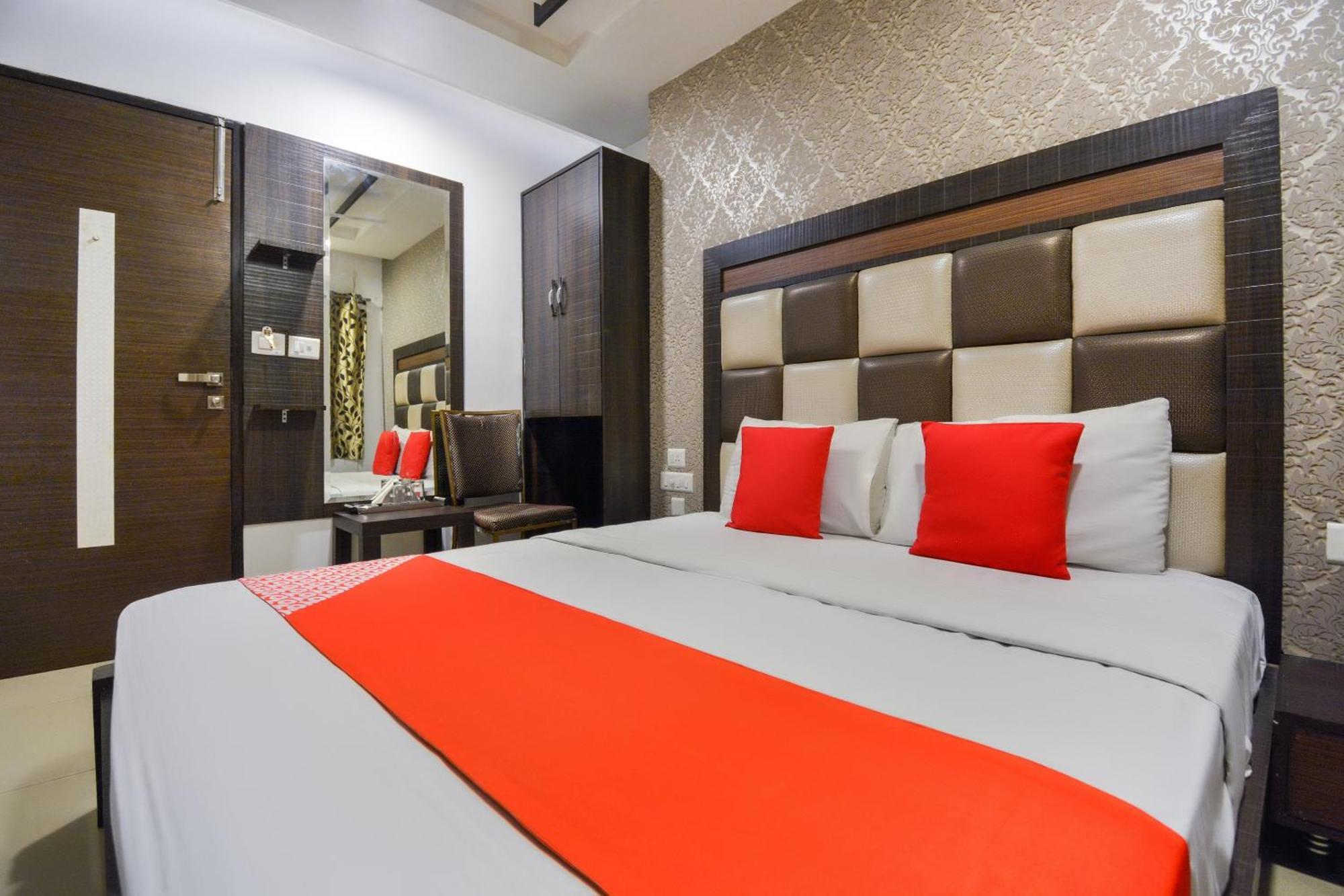 OYO 19392 Hotel Lexis Ludhiana Buitenkant foto