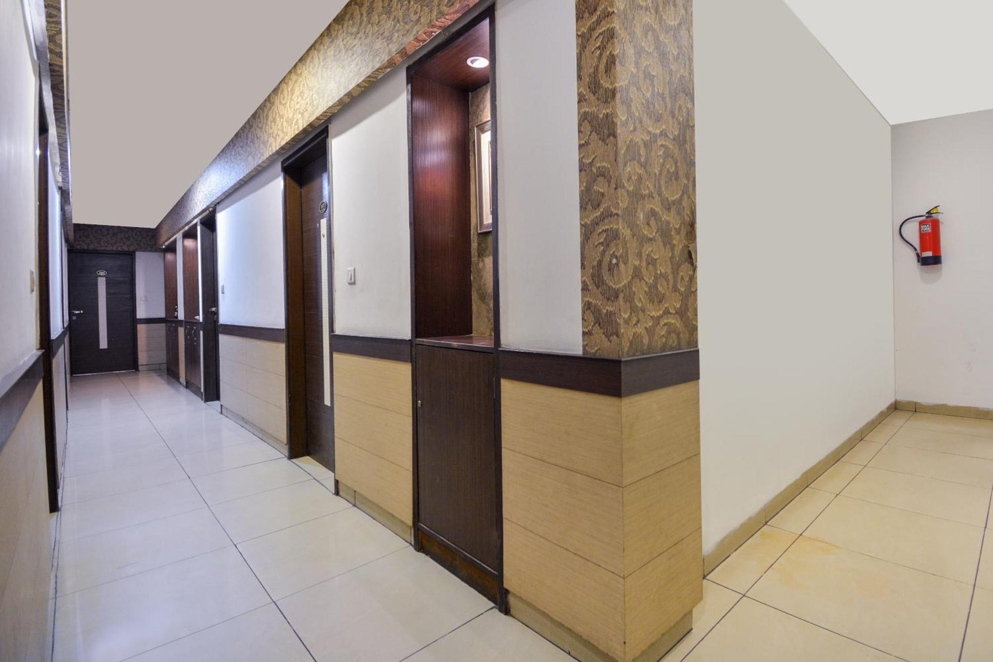 OYO 19392 Hotel Lexis Ludhiana Buitenkant foto